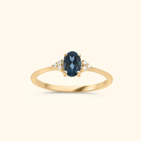Tanja London Blue Topaz ring van 9 karaat goud met ovale blauwe edelsteen en diamantjes – Josephina Jewelry